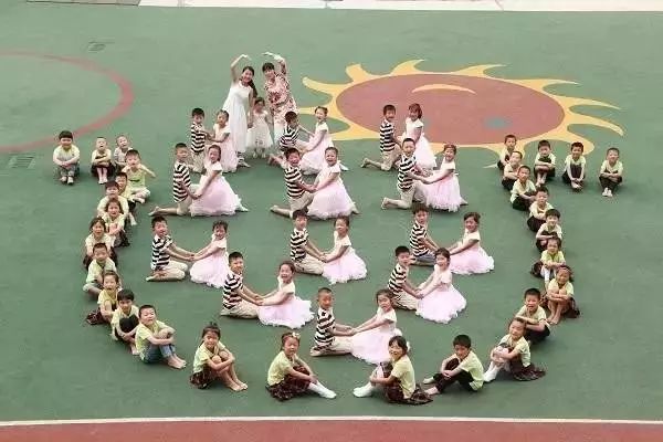 幼儿园毕业照这样拍创意无限