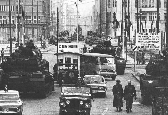 北约与华约的颠峰时期对比,兵力540万对650万