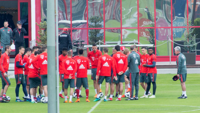 落选德国队世界杯阵容 拜仁高中锋含泪参加训练