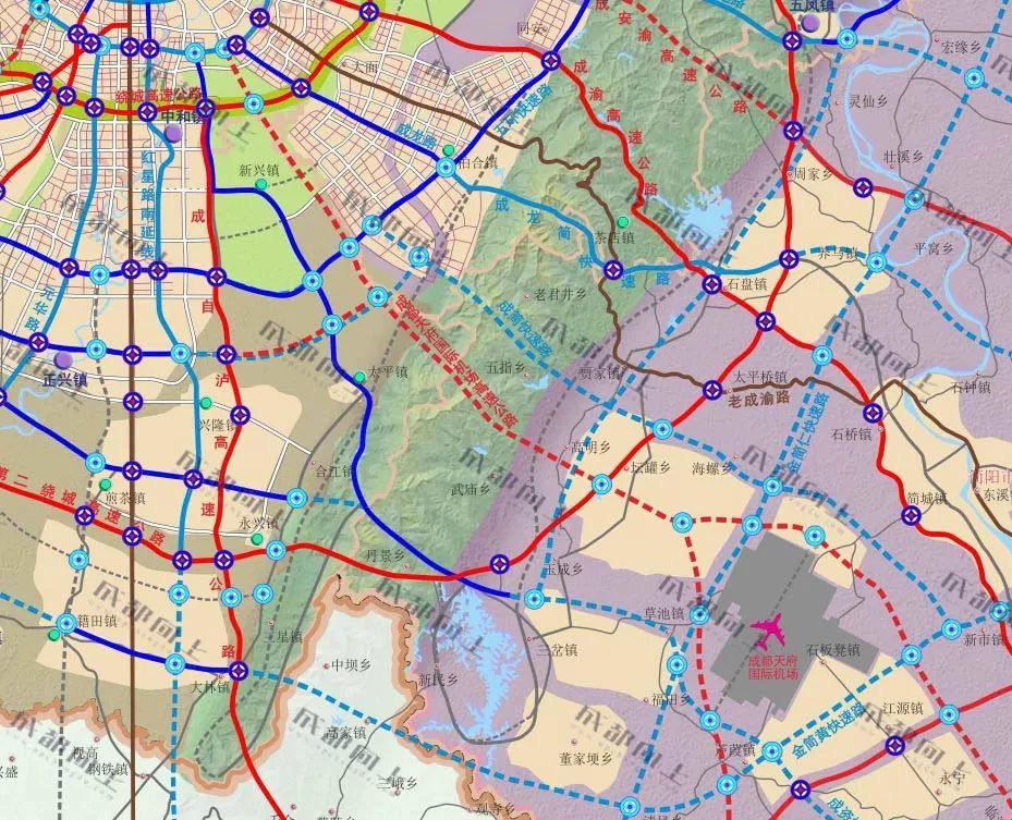 在天府国际机场,还有 " 3高4快 " " 环形   射线 " 高快速路网,在机场