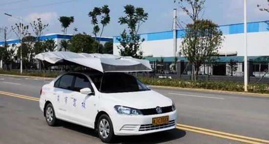 活久见!常德一教练车打伞上路 司机被罚500元