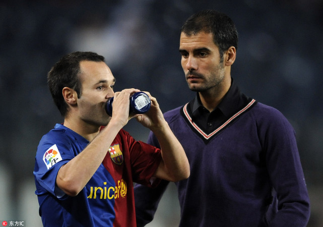 伊涅斯塔:不在意被梅西抢金球奖 最爱和哈维搭