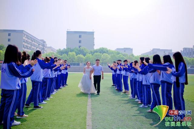 操场婚纱照_学校操场婚纱照