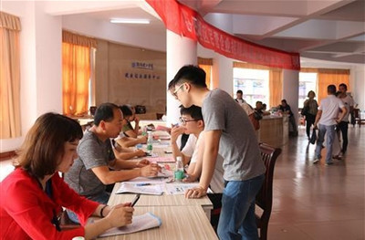 饭碗送到校门口 湖南理工学院举办校园专场招