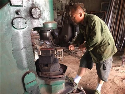 许昌章丘铁锅火了! 现在还有制作炒菜锅的人吗