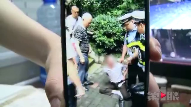 吓人！男子汽车站安检