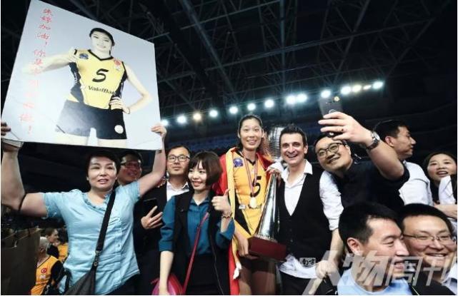 排球女皇朱婷亲述职业生涯 命运的分叉路口选