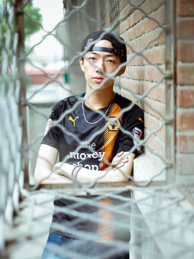 【足球人生】95后人大学霸十年狼队死忠 他是