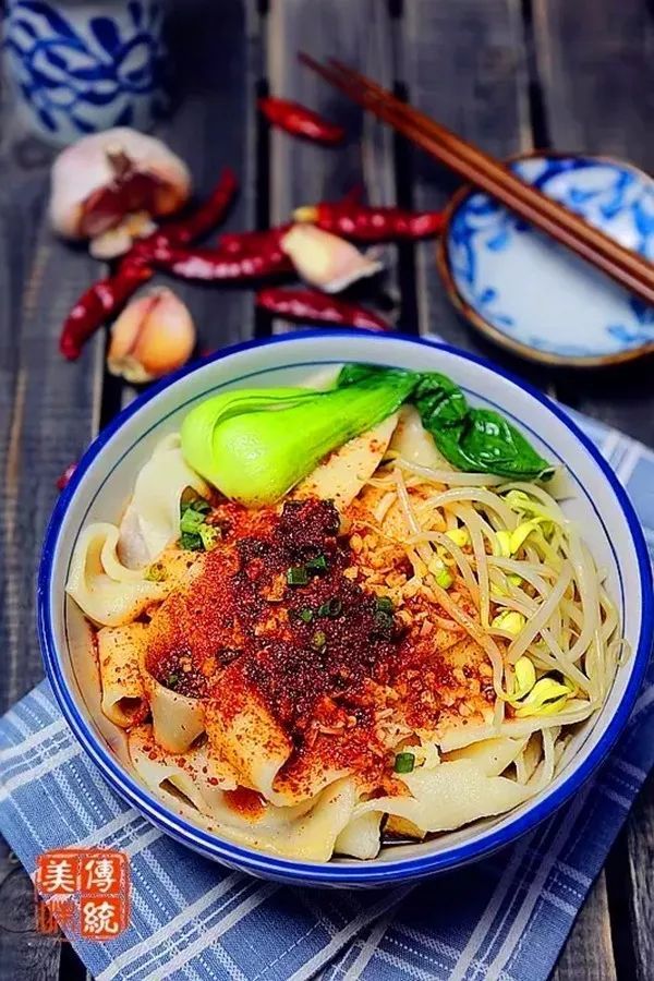 油泼面陕西面食的灵魂