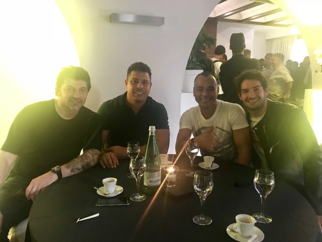 球真妹:权健国脚改蹬三轮 小白的酒到哪都好卖