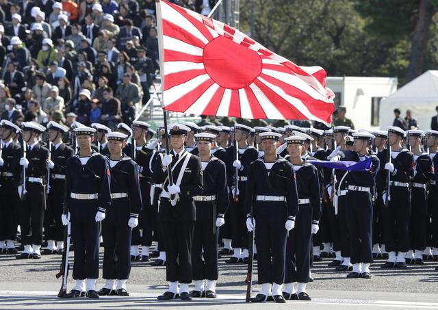 资料图:日本自卫队举行阅兵仪式