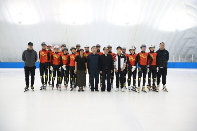 苟仲文视察速滑集训队 王蒙:继续努力为国做贡