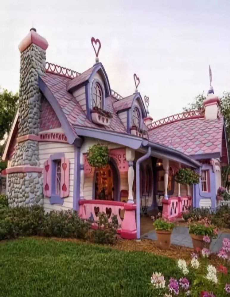 看看这栋粉色的可爱房子 里面住的是小公主吗? ▼