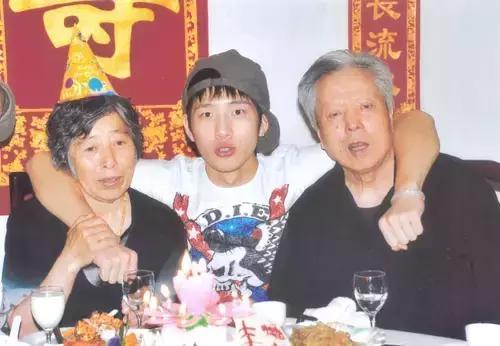 出生28天被亲妈抛弃，7岁见面却叫了声阿姨，他的童年好可怜！（组图） - 15