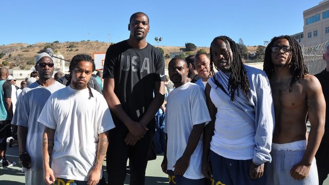 杜兰特也想赢奥斯卡?将为监狱篮球队拍纪录片