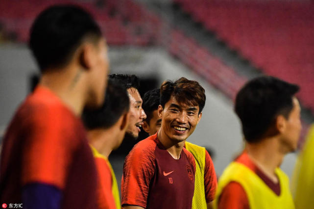 里皮将为郑智颁发百场球衣 10月国足主场颁奖
