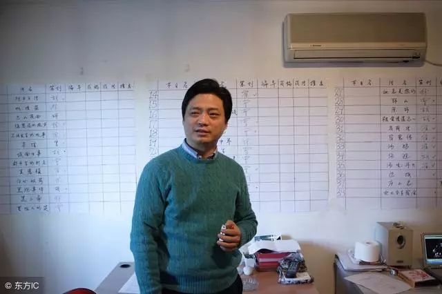 小崔手撕范冰冰,称有一抽屉合同,监管部门不能