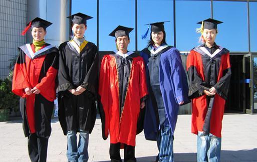 黑色、蓝色、红色、金色,各色学位服都有什么