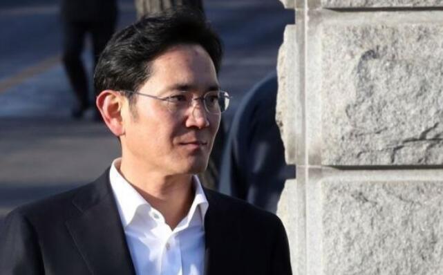 大公司要闻速览｜特斯拉自动驾驶救人一命；FB否认共享用户数据