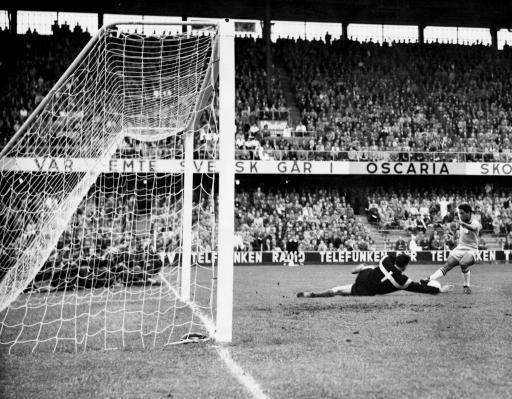 【世界杯百大球星】加林查:巴西第二球王 折翼