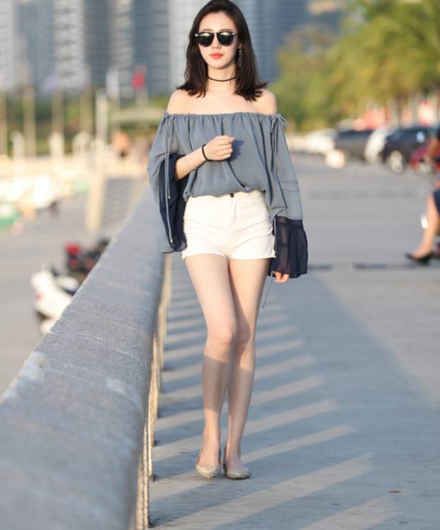 90后空姐生活照,大长腿亮眼 气质不输明星