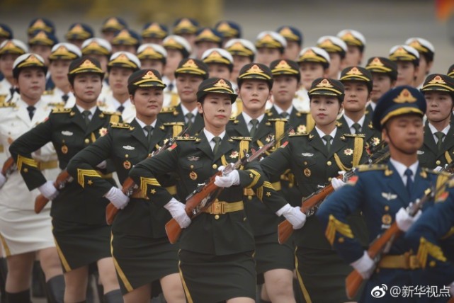 三军仪仗队女兵方阵亮相　由55名女兵组成（图）