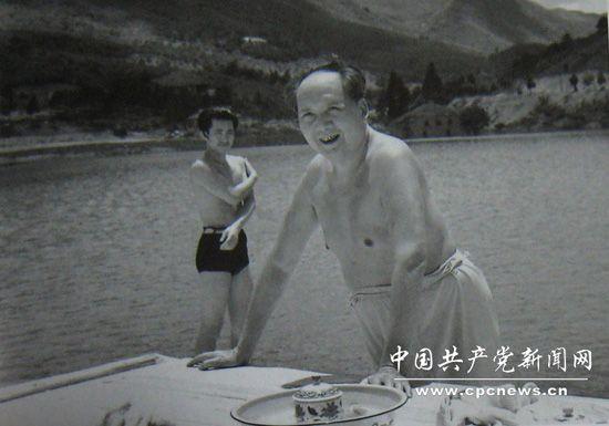 毛泽东专职摄影师吕厚民逝世