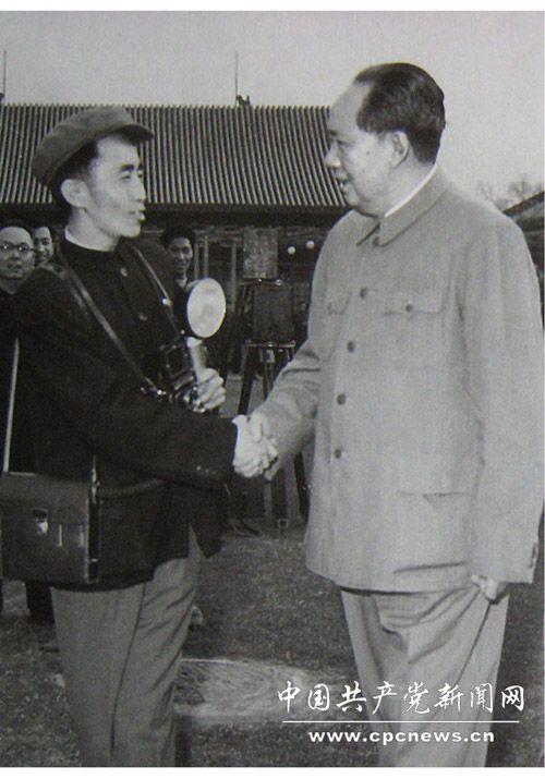 毛泽东专职摄影师吕厚民逝世