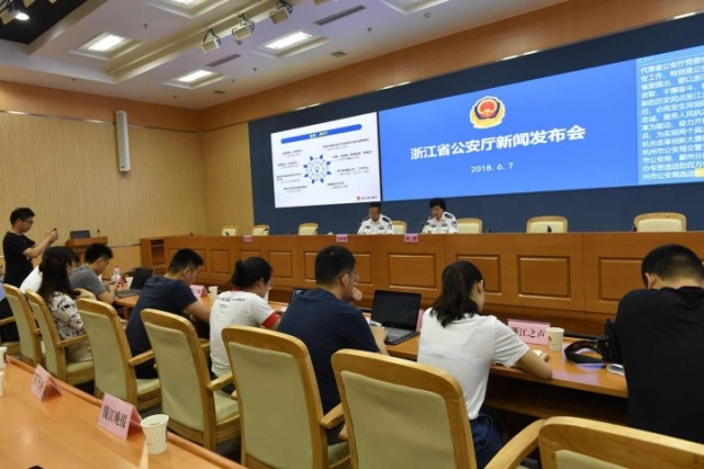 女子跟着老师炒外汇 三天亏7万元