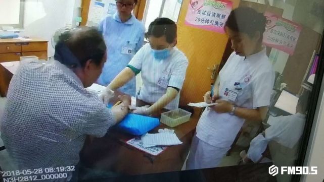 常德一公交冲人行道撞倒女童 事发前司机喝了