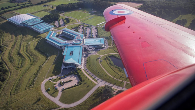 致敬!英格兰出征世界杯 英国皇家空军7架战机