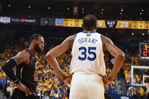 杜少两连冠蝉联FMVP 以詹皇之道打败詹皇