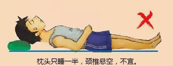 揭露酒店放四个枕头的秘密 睡觉的正确进行方