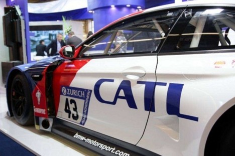 宁德时代上市首日大涨43.99% 低调敲钟强调研