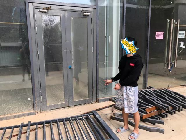 长沙:男子进办公楼偷盗突然肚子疼 直接随地大