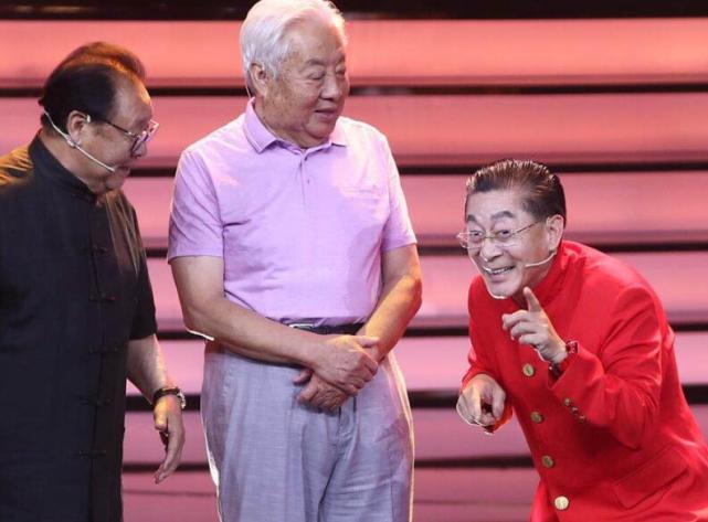 四大名著剧组罕见同台,六小龄童每个动作都是回忆杀