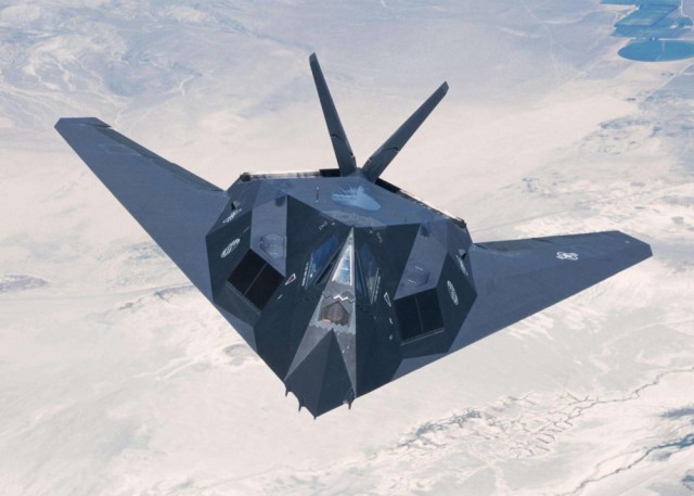 曾经辉煌的F-117A隐身攻击机为何早早退役?要