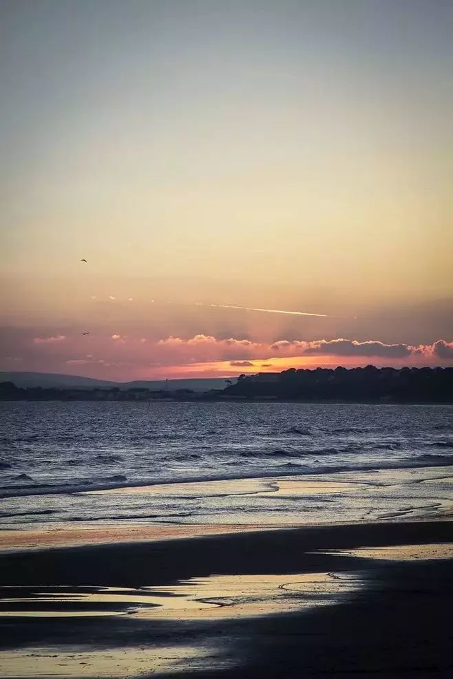 山有山的高度,海有海的深度,父爱如山如海般博大伟岸,永远指引着我们