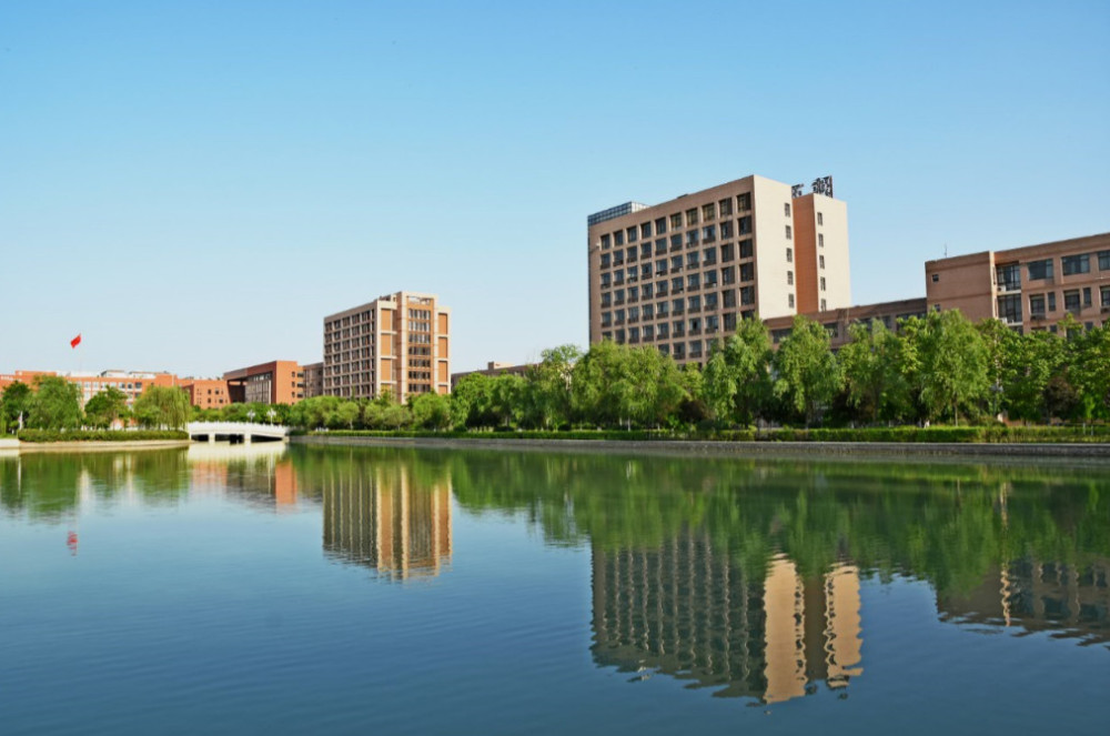 陕西科技大学校园风景照