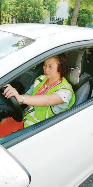 常常工作至深夜或凌晨 看代驾女司机的酸甜苦