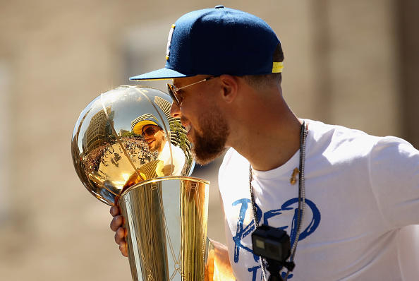 从73胜总亚军到两连冠 勇士这两年如何收复失