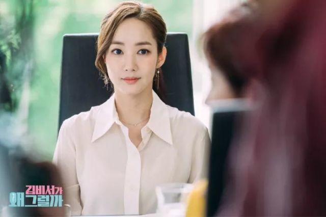 《金秘书为何那样》火遍全网，女主穿搭堪称教科书!