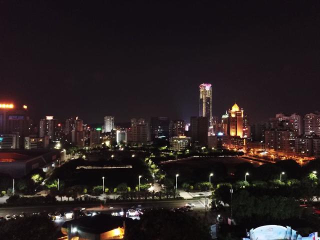 航拍东莞虎门中心夜景,有人说这才是新一线城市该有的