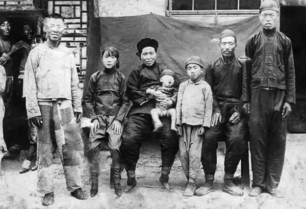 1940年中国百姓咋过日子?看到照片不敢信!