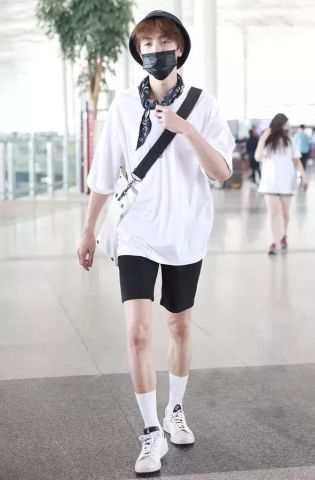 迪丽热巴太爱吊带裙,两次穿它美出最新高度!