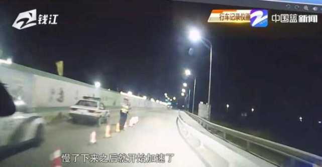宁波醉酒司机疯狂冲卡 轮胎瘪了也要继续逃跑