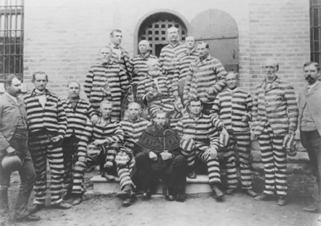18世纪的条纹囚服被广泛运用到美国各个监狱