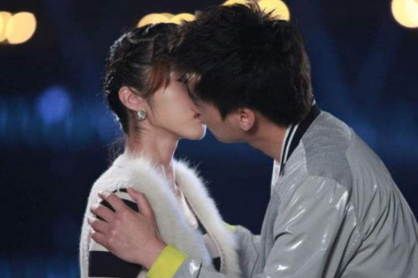 李易峰亲过的四位女星,前三都是在演戏,图4才付出了真感情