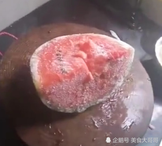 又一网红美食火遍抖音,大做西瓜的3冰冻法,网松江河镇美食街图片