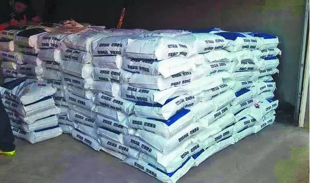 男子用饲料盐制造假盐被抓